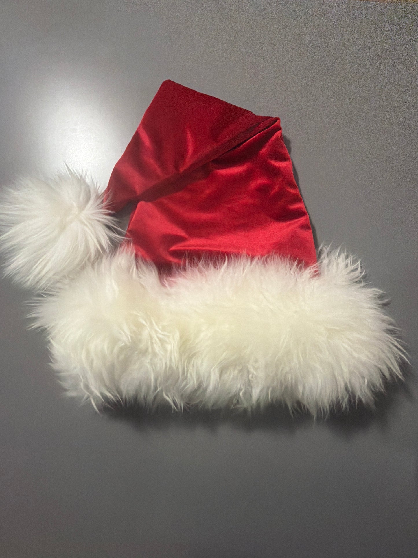 23” red velvet hat