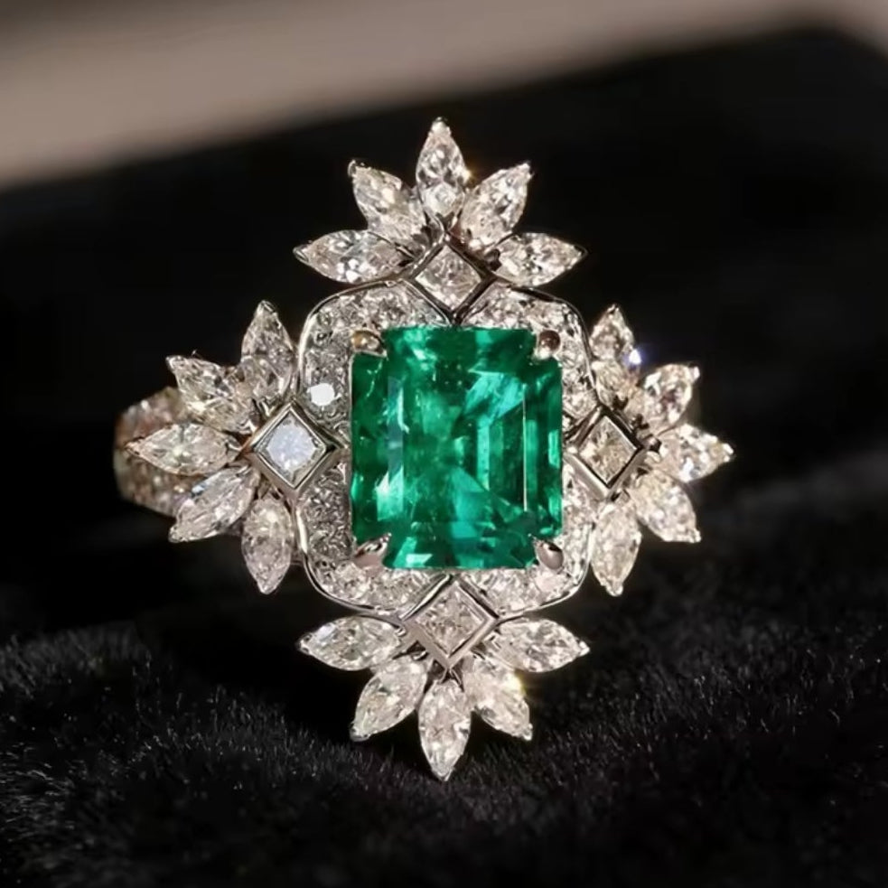 Mrs. Claus Ring - Silver Snowflake w/ Green Zirconia Ring