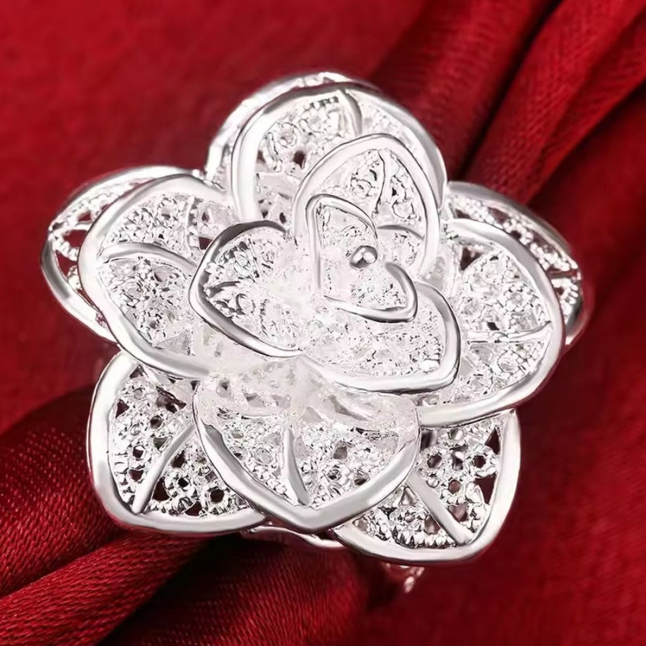 Mrs. Claus Ring - Large Silver Poinsettia