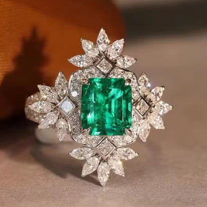 Mrs. Claus Ring - Silver Snowflake w/ Green Zirconia Ring