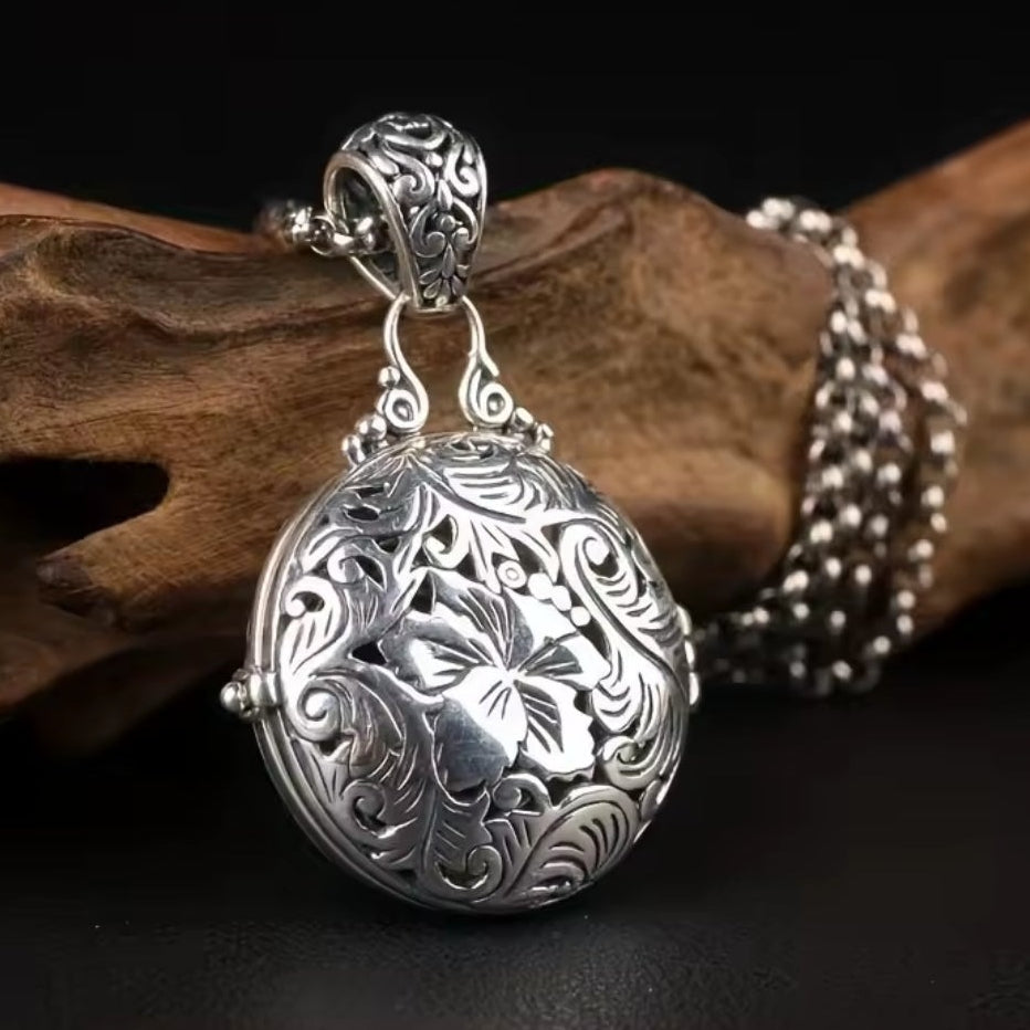 Mrs. Claus diffuser Necklace w/ green gem