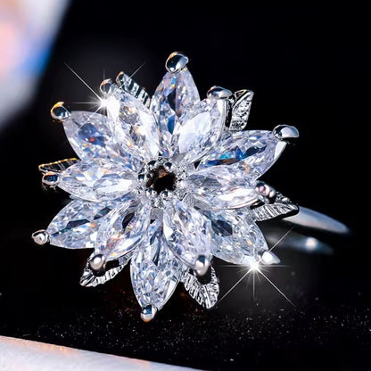 Mrs. Claus Ring - Crystal Gem Poinsettia