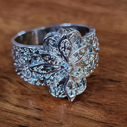 Mrs. Claus Ring - Silver Poinsettia