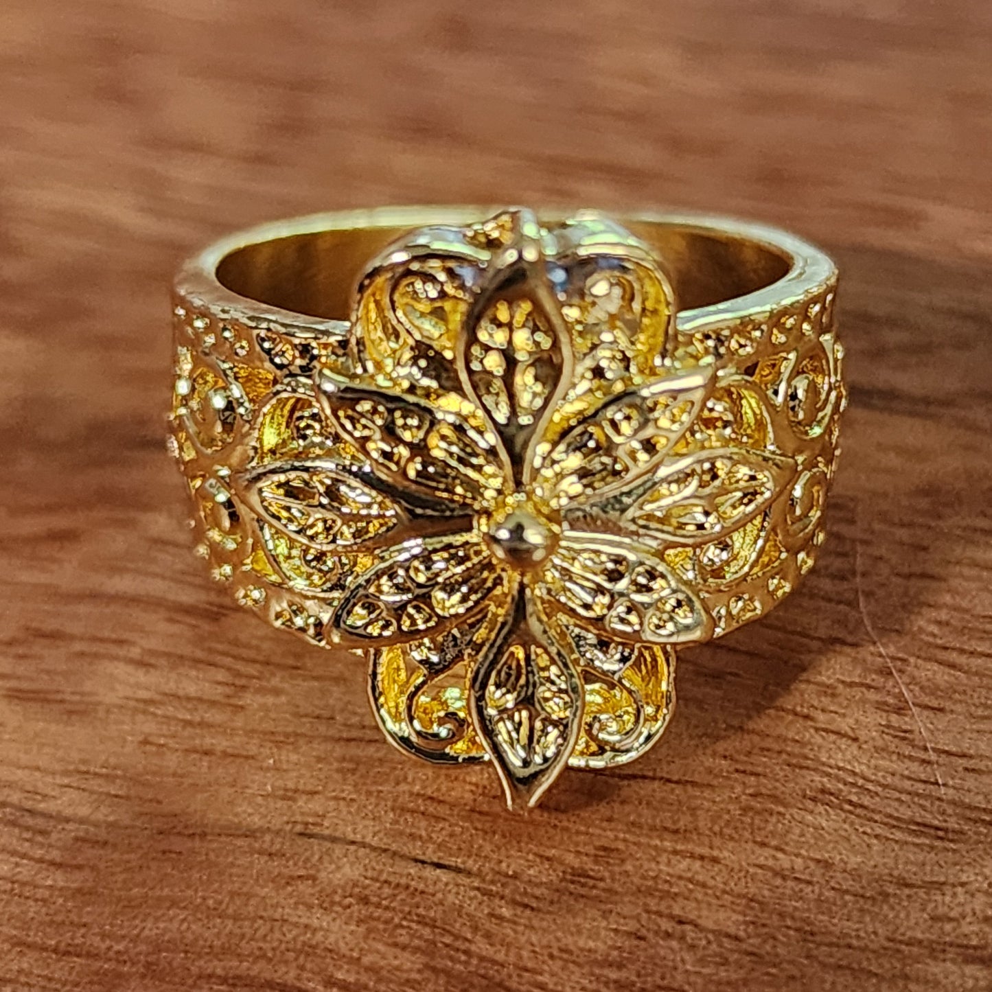 Mrs. Claus Ring - Gold Poinsettia