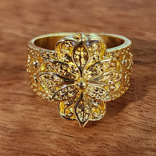 Mrs. Claus Ring - Gold Poinsettia