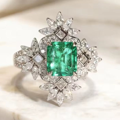 Mrs. Claus Ring - Silver Snowflake w/ Green Zirconia Ring