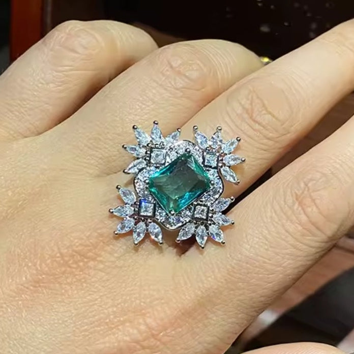Mrs. Claus Ring - Silver Snowflake w/ Green Zirconia Ring