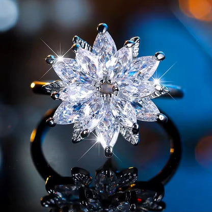 Mrs. Claus Ring - Crystal Gem Poinsettia
