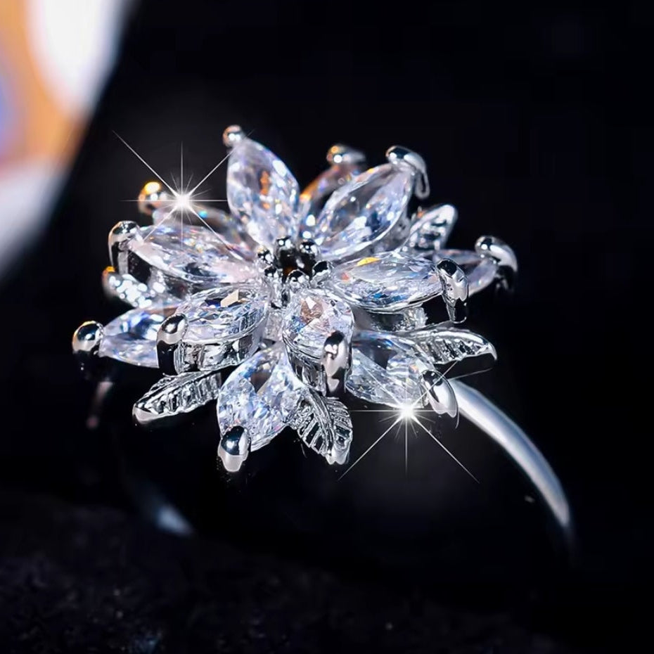 Mrs. Claus Ring - Crystal Gem Poinsettia