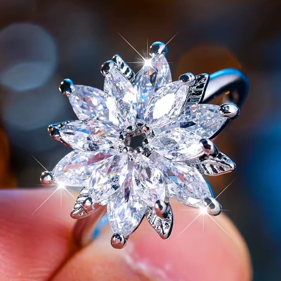 Mrs. Claus Ring - Crystal Gem Poinsettia
