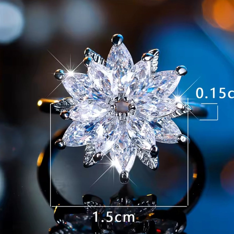 Mrs. Claus Ring - Crystal Gem Poinsettia