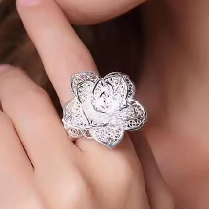 Mrs. Claus Ring - Large Silver Poinsettia