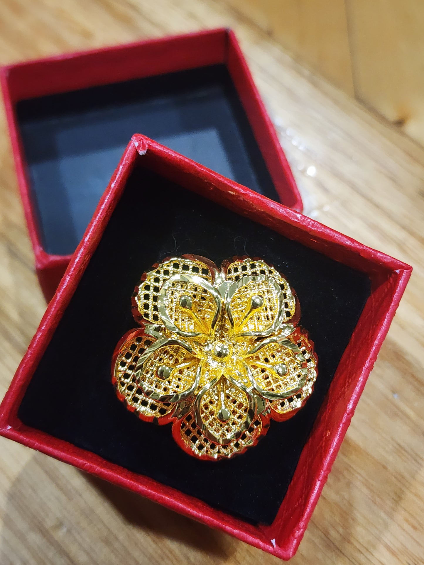 Mrs. Claus Ring - Gold Flower
